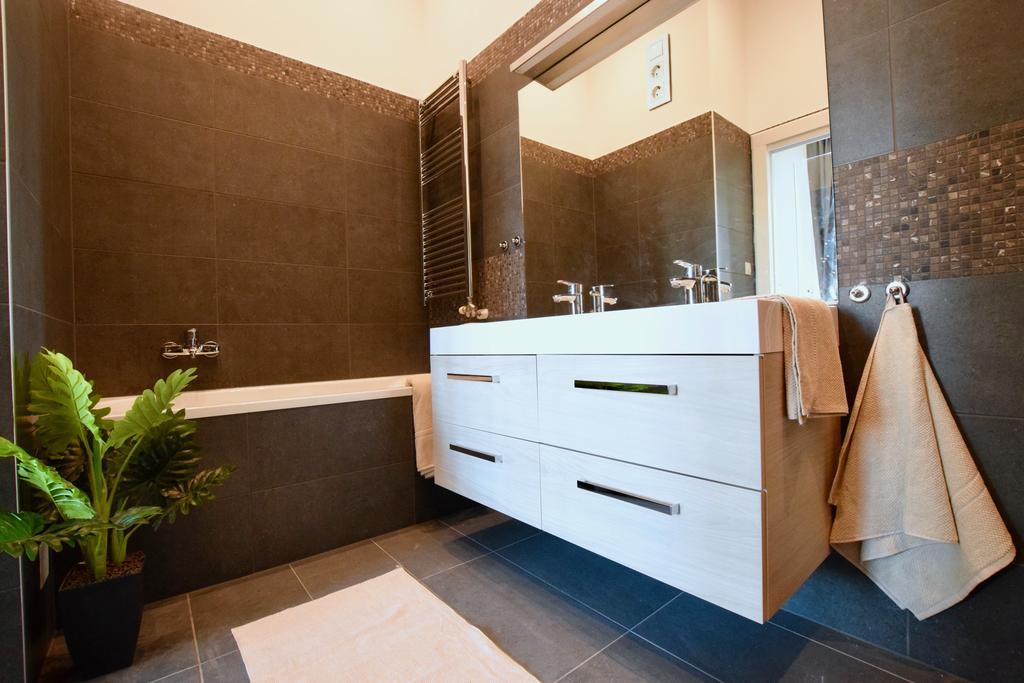 Luxury By Hi5 - Kiraly Street Apartment
